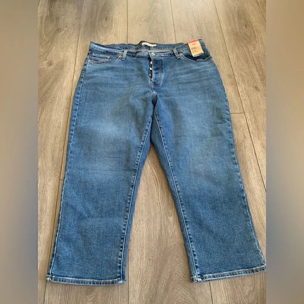 Levis wedgie straight high rise snug through the hip and thighs